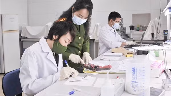 Kỹ thuật hình sự "giải mã" hàng giả, góp phần sáng tỏ vụ án