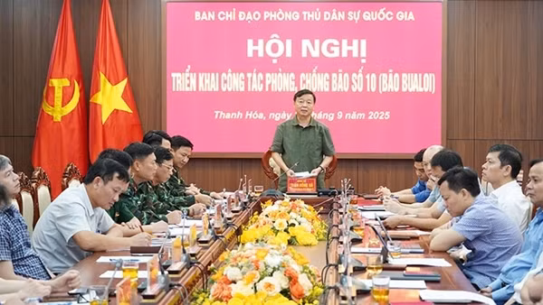 Phó Thủ tướng Trần Hồng Hà chủ trì họp trực tuyến triển khai phòng, chống bão số 10