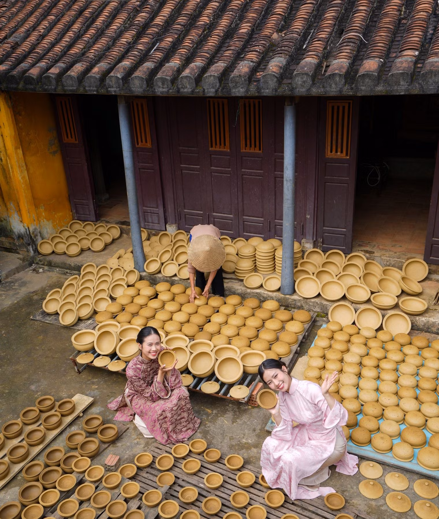 Làng gốm Thanh Hà được vinh danh “Điểm du lịch cộng đồng tốt nhất” năm 2025 -0