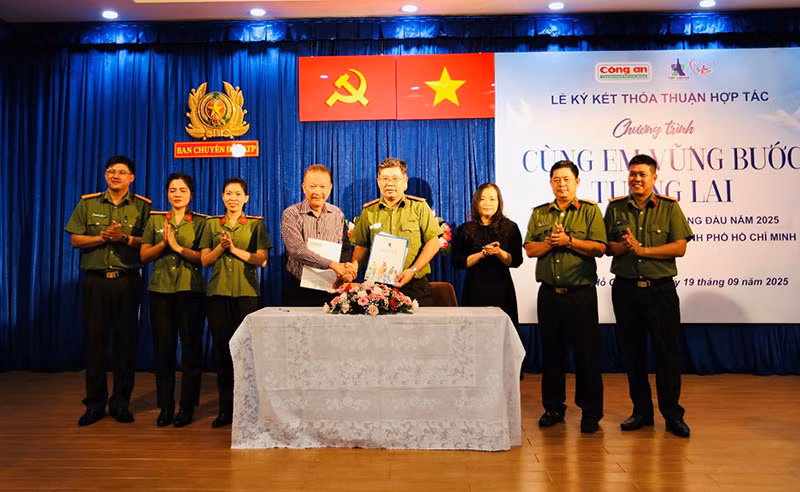 Sau Hà Nội, Tân Hiệp Phát tiếp tục bảo trợ con em cán bộ, chiến sĩ Công an có hoàn cảnh khó khăn với tổng trị giá 9 tỷ đồng tại TP Hồ Chí Minh -0