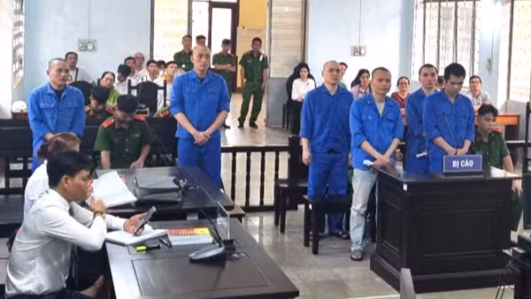 Đòi nợ kiểu côn đồ, nhóm bị cáo lãnh hơn 66 năm tù