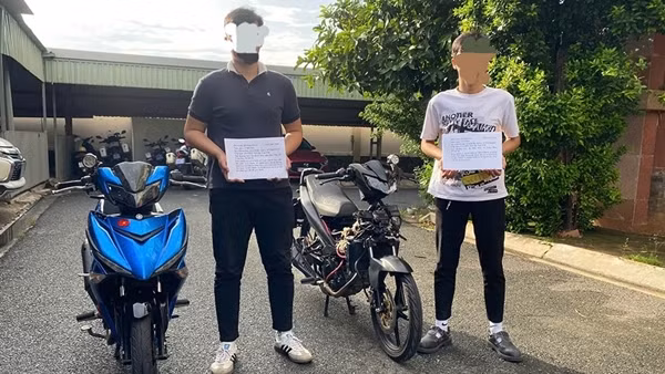 Nẹt pô, bốc đầu mô tô tốc độ khủng để quay clip khoe “chiến tích”
