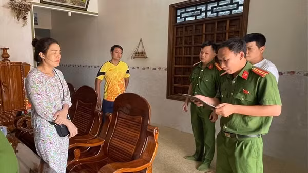 Tú bà điều hành đường dây mại dâm chuyên cung cấp cho quán karaoke