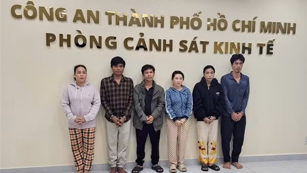 Triệt phá đường dây sản xuất, buôn bán hàng giả nhãn hiệu nước tẩy O.K