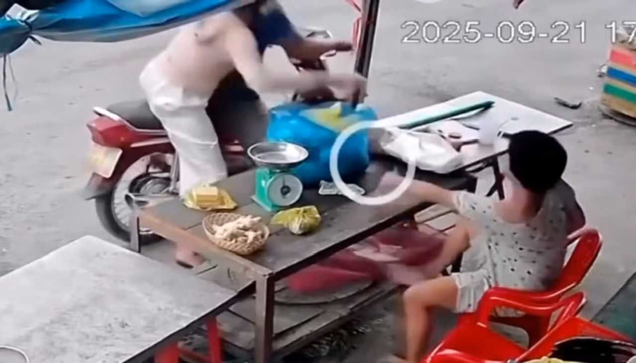 Sự thật phía sau vụ tự tử của cô gái khuyết tật bán rau bị cướp điện thoại -0