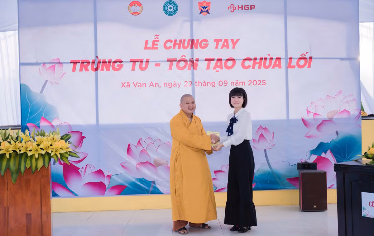 Hoàng Gia Phát Group tặng quà cho họ sinh nghèo và ủng hộ trùng tu, tôn tạo Chùa Lối -1