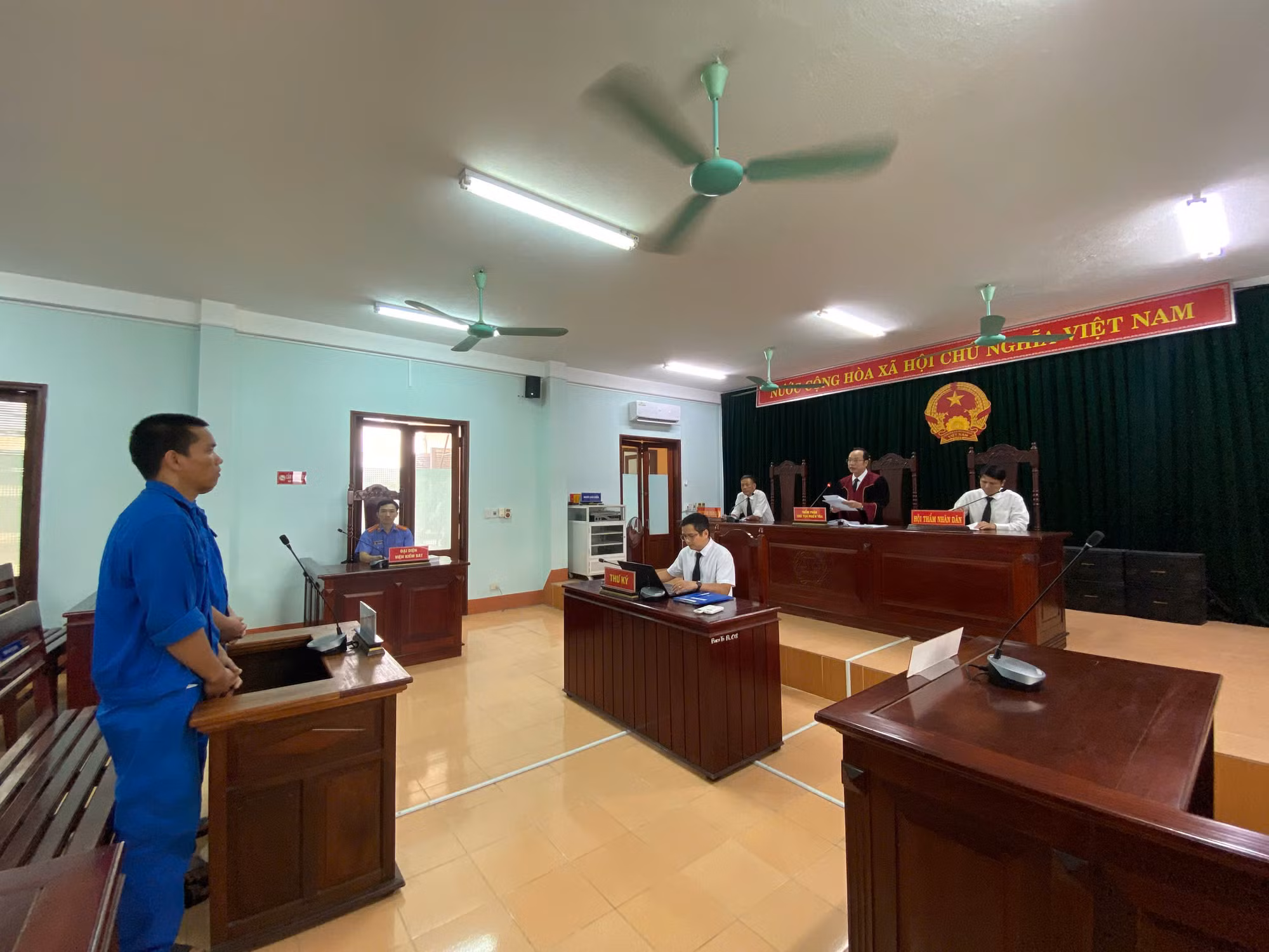 Mở tiệc sinh nhật bằng ma túy, đôi bạn thân lãnh hơn 15 năm tù -0