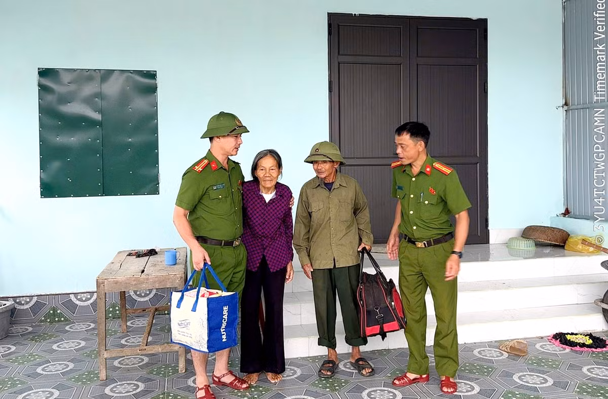 Khẩn trương di dời dân, bảo vệ tài sản trước thời điểm bão số 10 đổ bộ -0