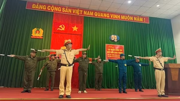 Phát huy vai trò nòng cốt Công an phường, xã trong công tác đảm bảo trật tự an toàn giao thông