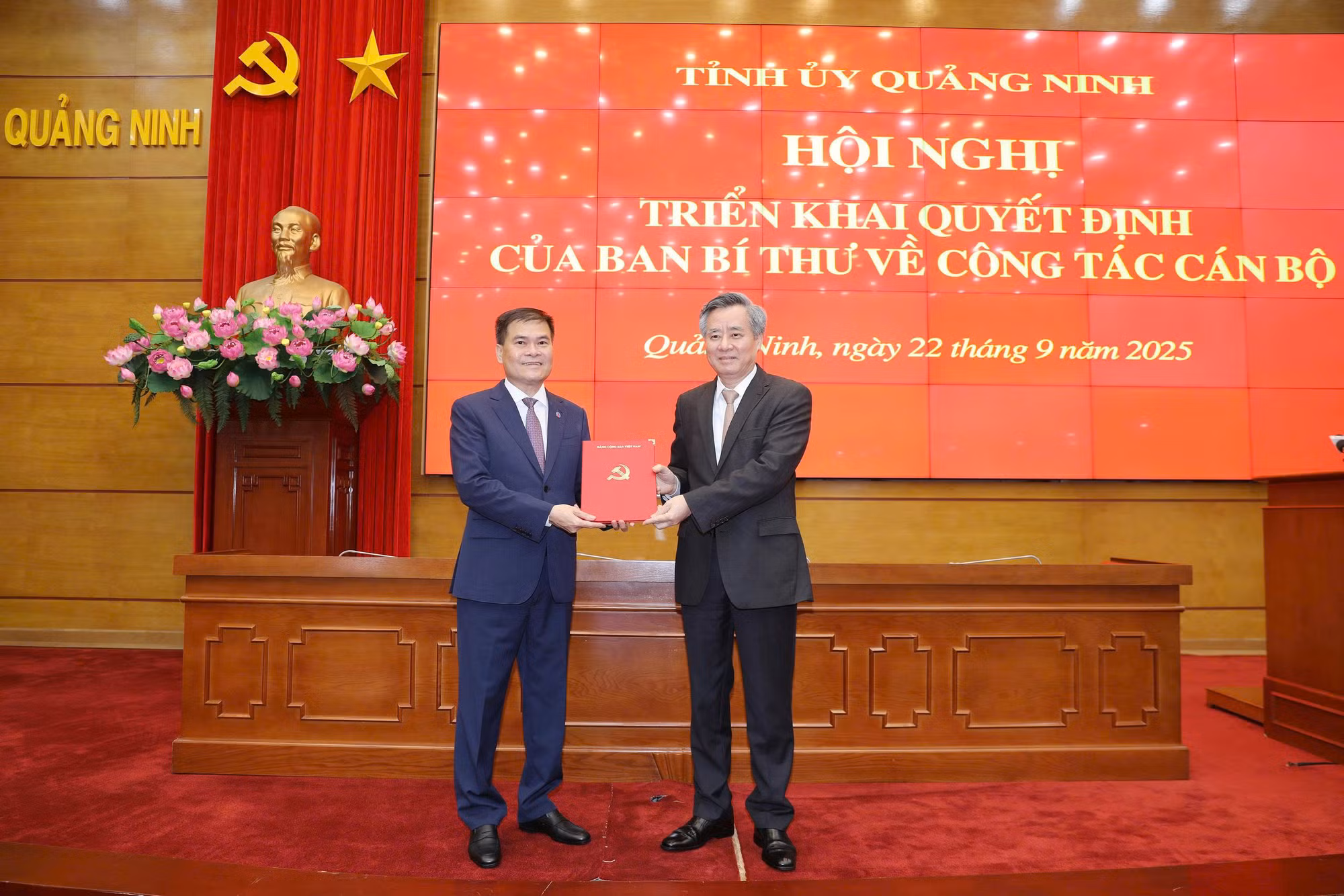 Thứ trưởng Bộ Tài chính Bùi Văn Khắng giữ chức Phó Bí thư Tỉnh ủy Quang Ninh -0