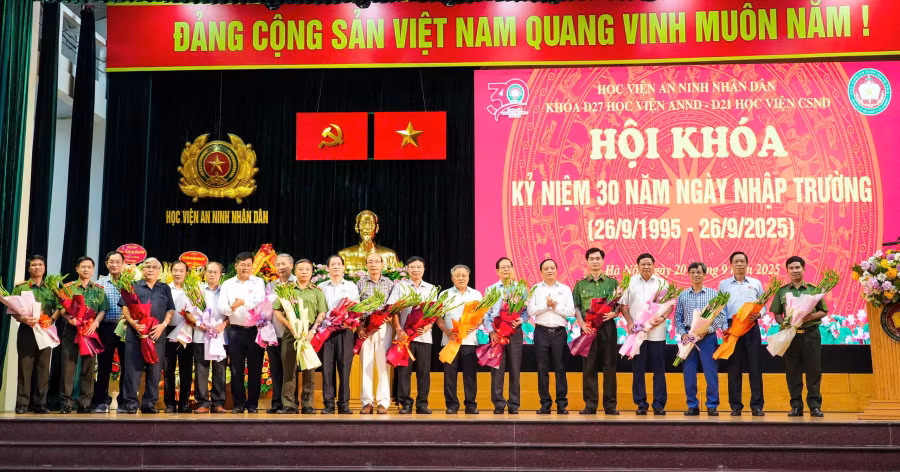 Góp phần tô thắm thêm truyền thống của Học viện ANND anh hùng -0