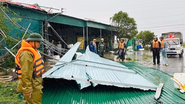24 người chết và mất tích do bão số 10, các địa phương khẩn trương tìm kiếm cứu nạn
