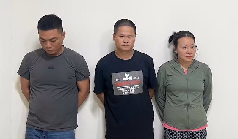Bắt ổ nhóm xả trộm gần 50m3 chất thải xuống sông Tô Lịch, -0