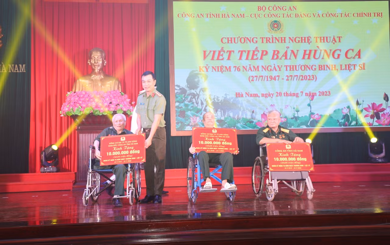Xúc động và ý nghĩa chương trình Nghệ thuật “Viết tiếp bản hùng ca” tri ân các thương binh, liệt sĩ -0