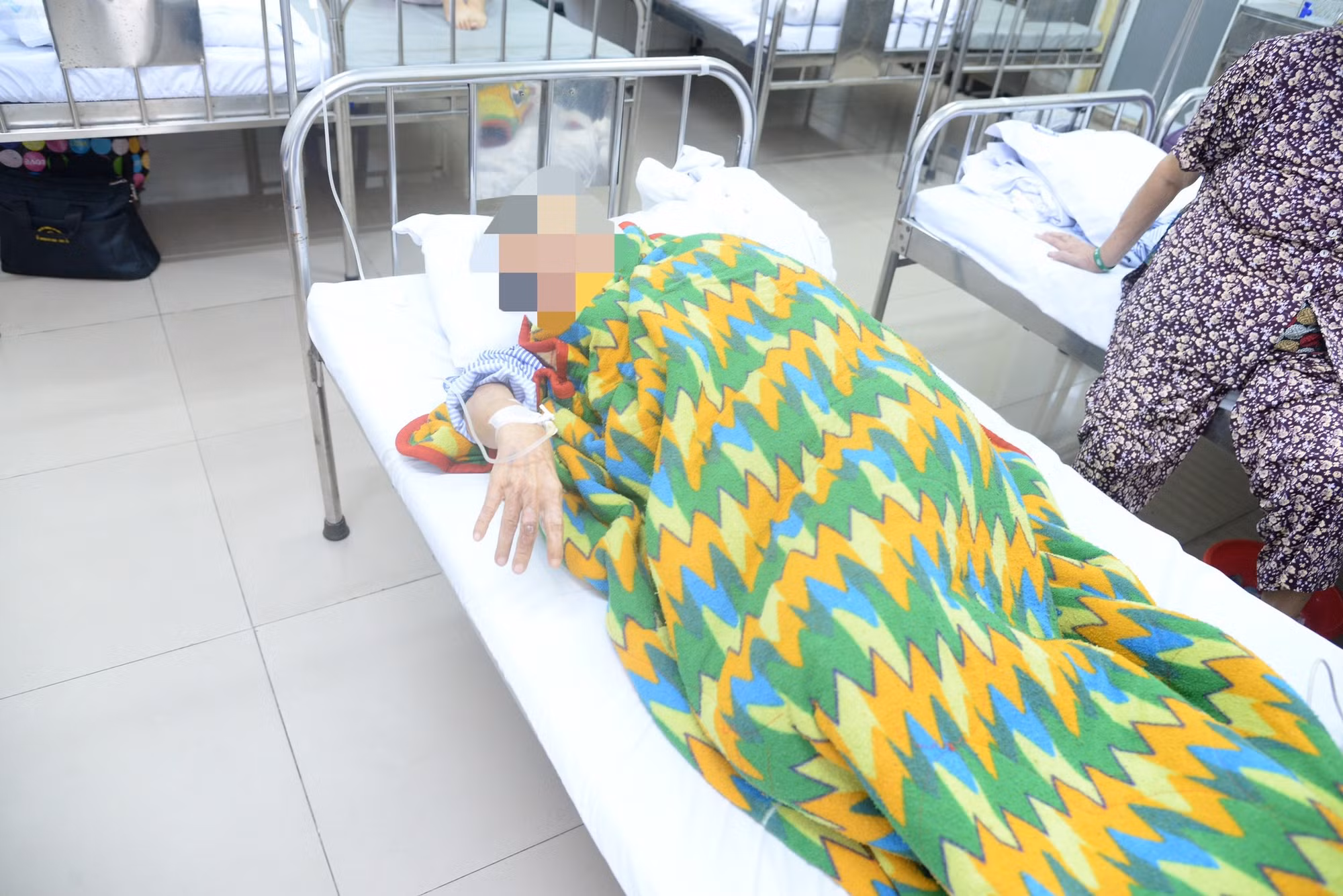 Uống nhầm thuốc tiểu đường trong 3 ngày, cụ bà co giật, hạ đường huyết nguy hiểm -0