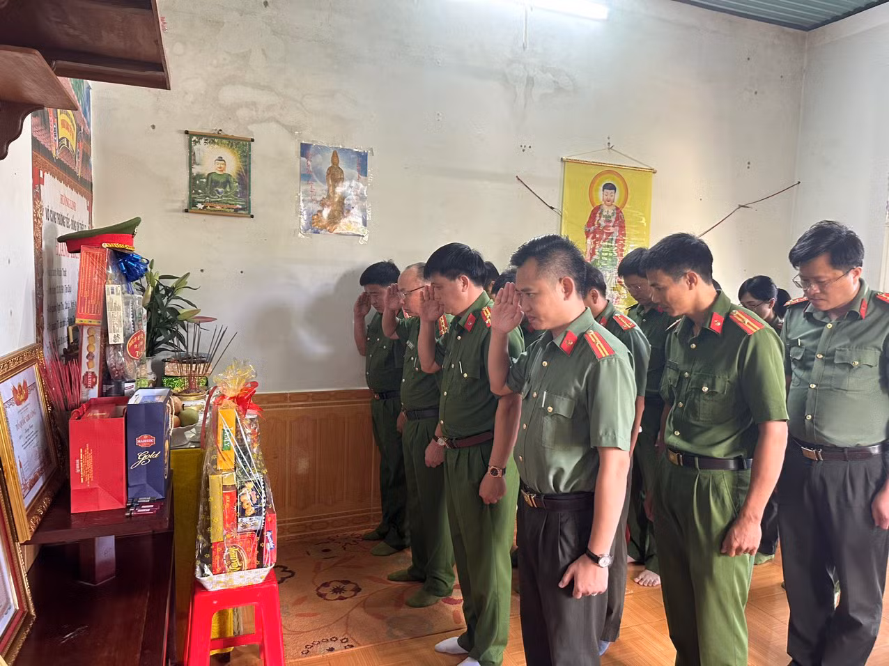 Thăm hỏi, tặng quà gia đình các liệt sĩ hy sinh ở tỉnh Đắk Lắk -0
