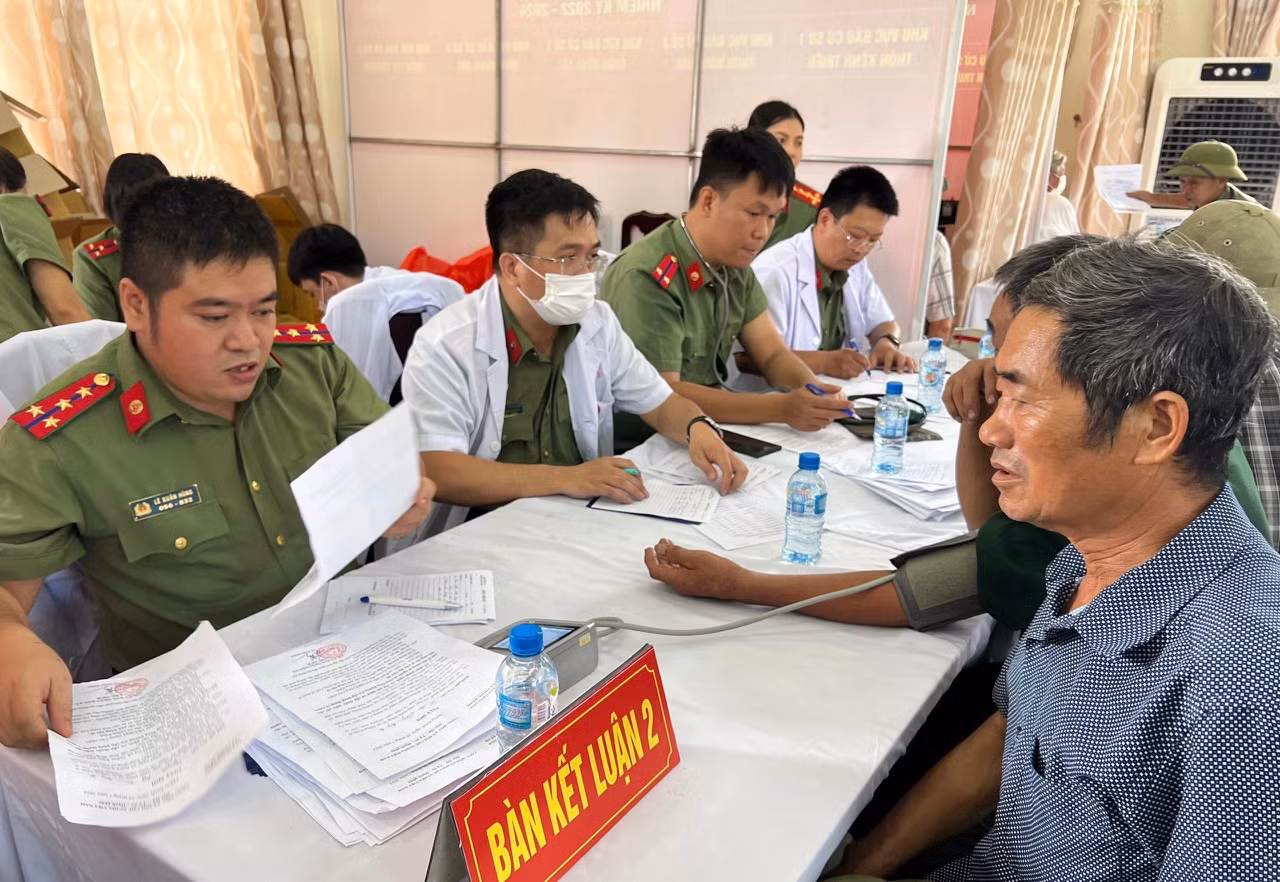 Bệnh viện Y học cổ truyền Bộ Công an khám bệnh miễn phí, tri ân người có công -0