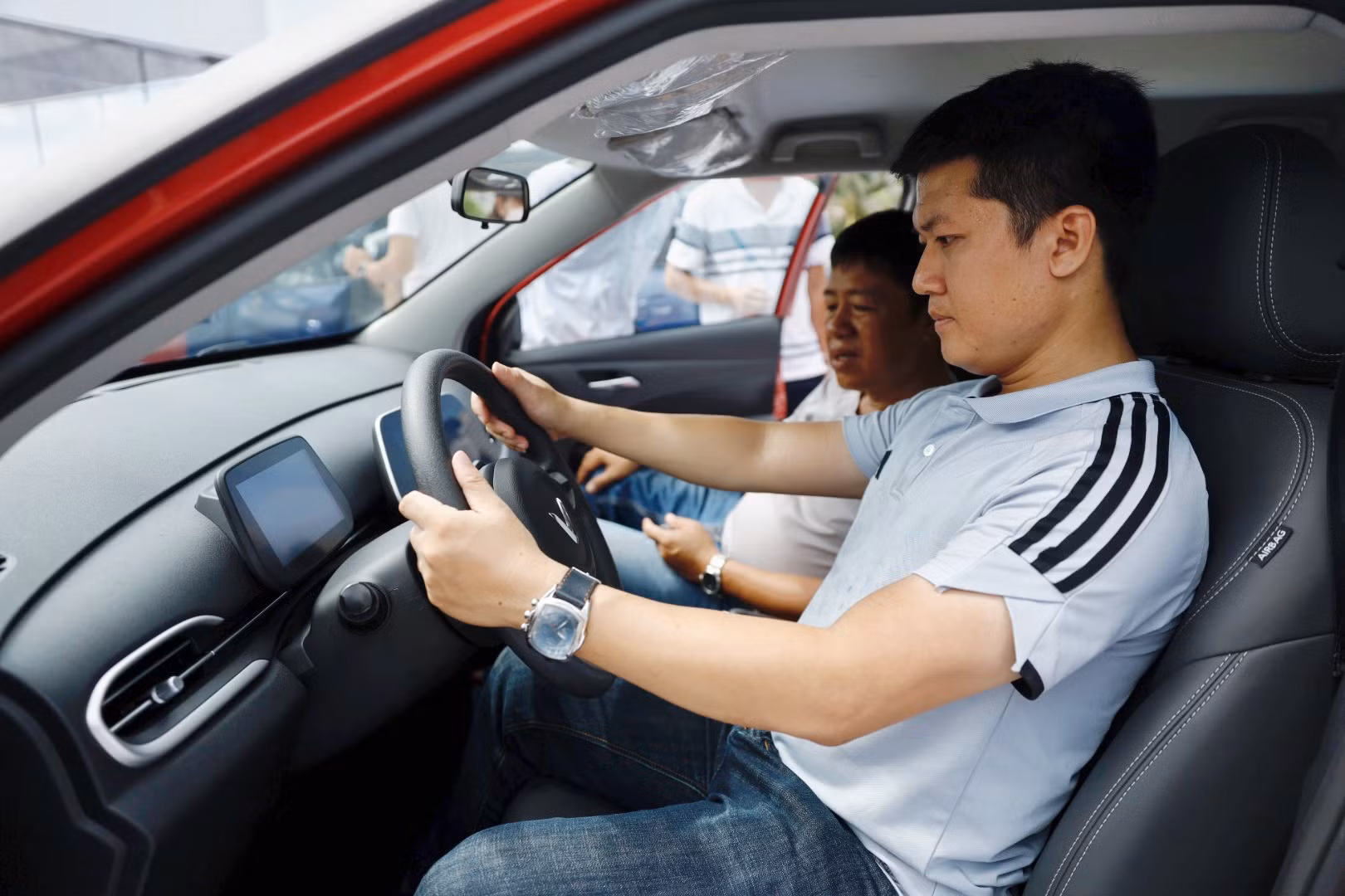 Ô tô điện VinFast chiếm trọn cảm tình của nhiều người dân -2