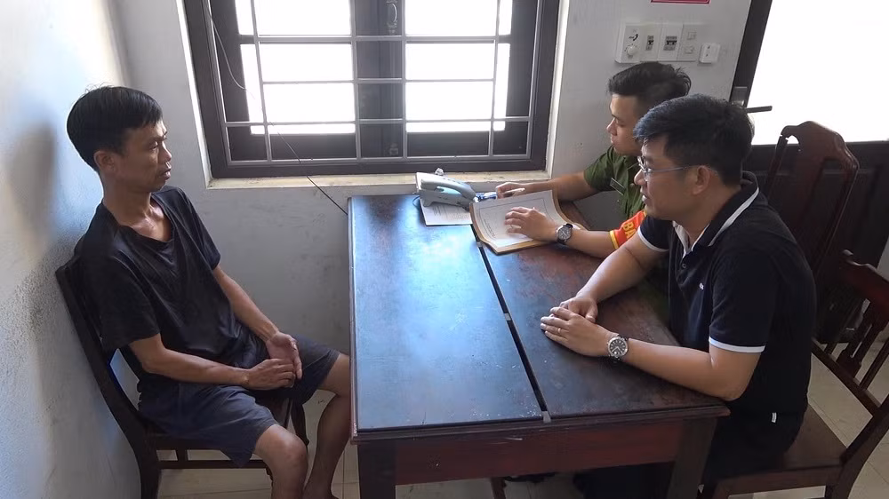 Bắt “tú ông” môi giới bán dâm tại nhiều nhà nghỉ -0