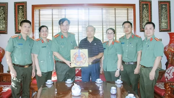 Công an tỉnh Lào Cai tri ân các thương binh, liệt sĩ