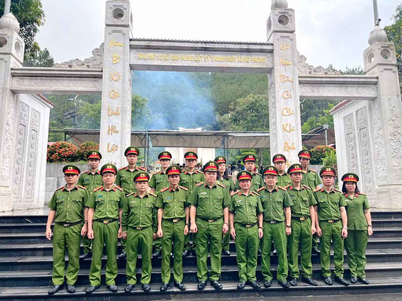 Cục Cảnh sát QLHC về TTXH Bộ Công an dâng hoa, dâng hương tại Khu di tích Ngã ba Đồng Lộc -0