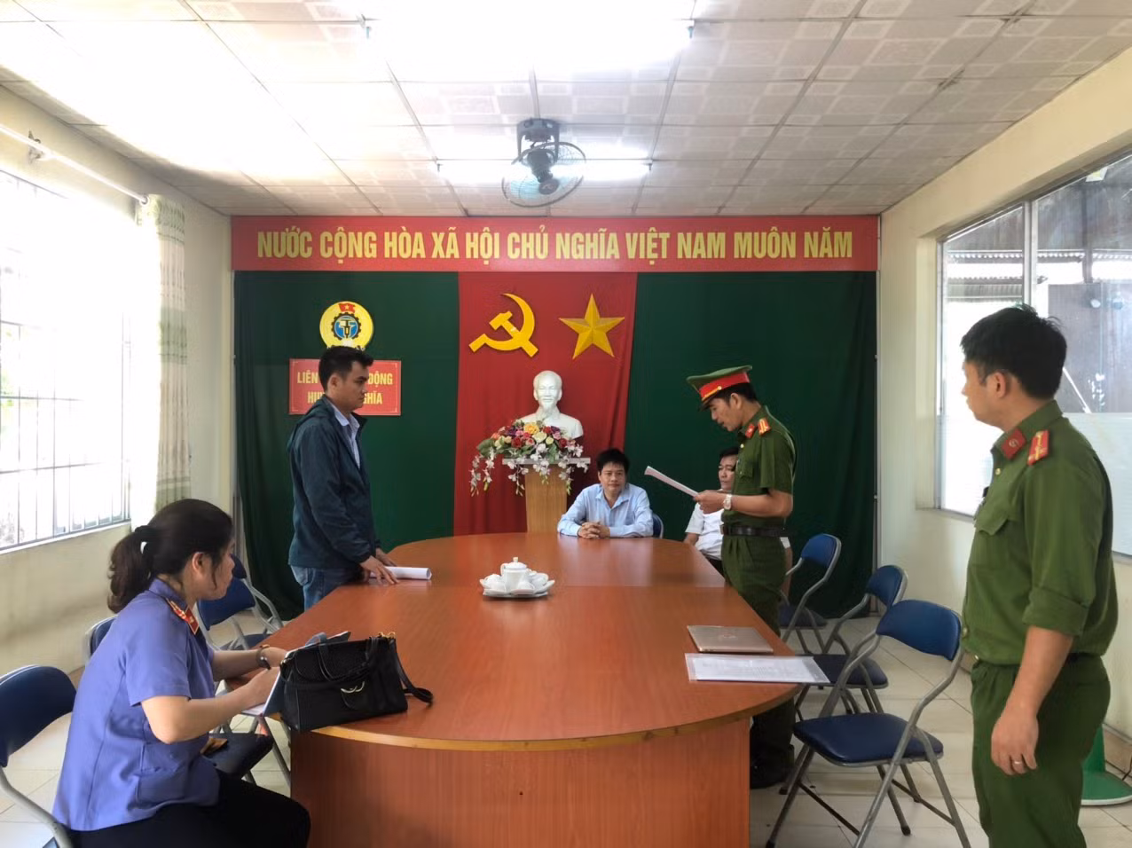 Bắt giám đốc và phó giám đốc một Trung tâm đăng kiểm xe cơ giới ở Quảng Ngãi -0