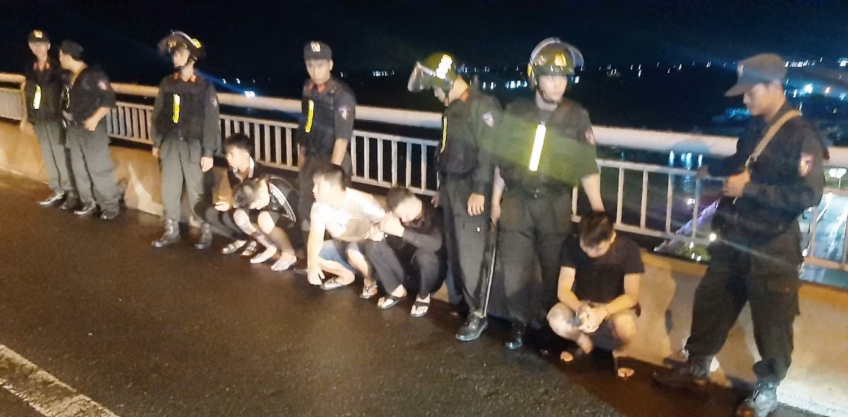 Thông tin thêm vụ vây bắt 31 đối tượng tàng trữ súng, hung khí nguy hiểm ở Tiền Giang -1
