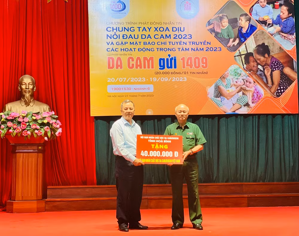 Phát động chương trình nhắn tin từ thiện “Chung tay xoa dịu nỗi đau da cam năm 2023” -0