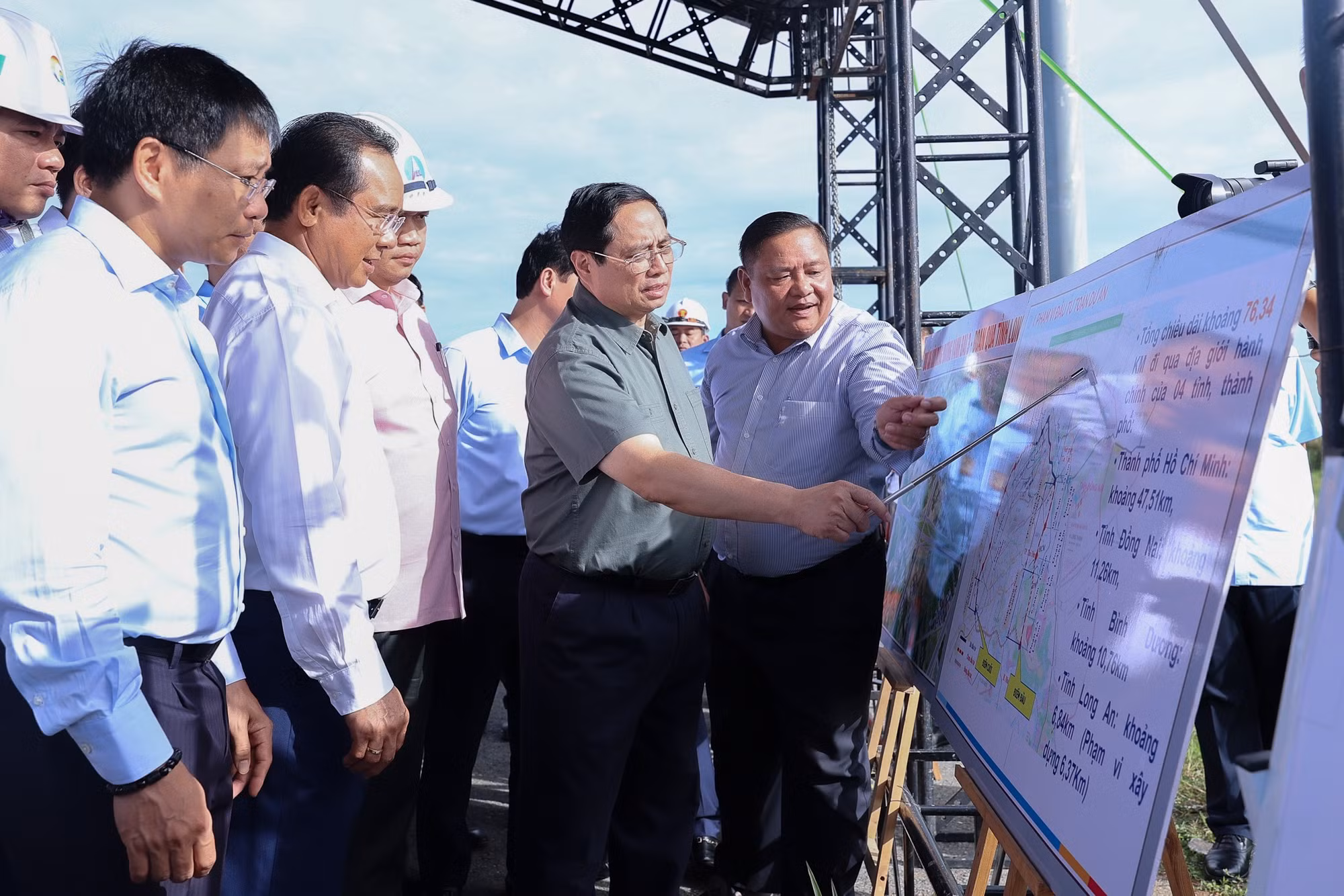 Thủ tướng Phạm Minh Chính kiểm tra dự án vành đai 3 tại Long An -0