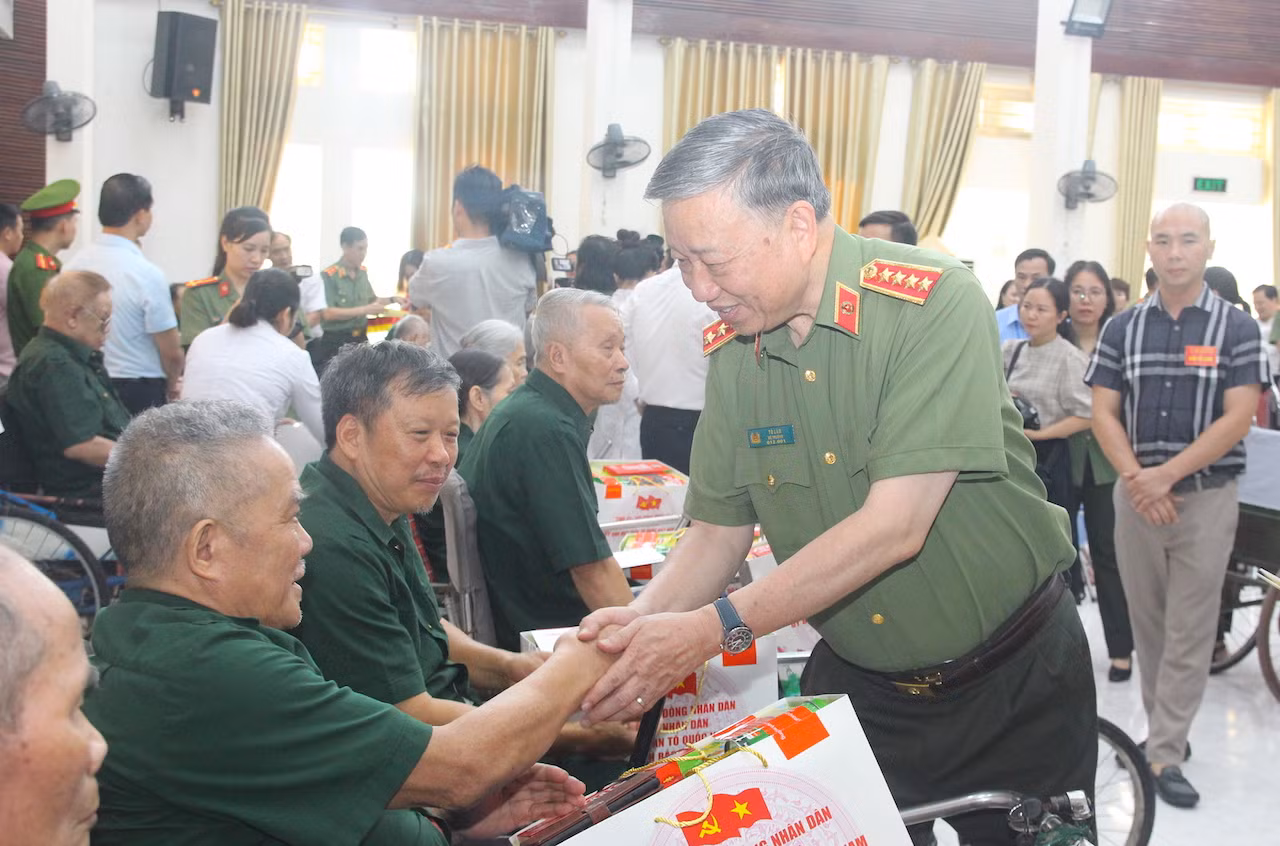 Lực lượng CAND luôn ghi nhớ công ơn và tỏ lòng 