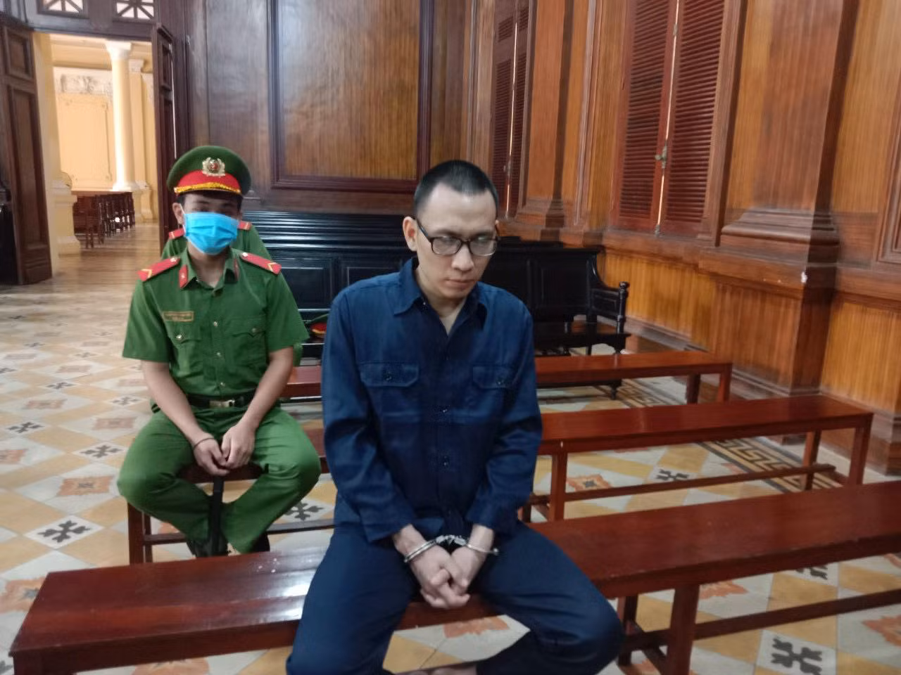 Nghi ngờ ngoại tình, nửa đêm chồng sát hại vợ rồi tự sát bất thành -0
