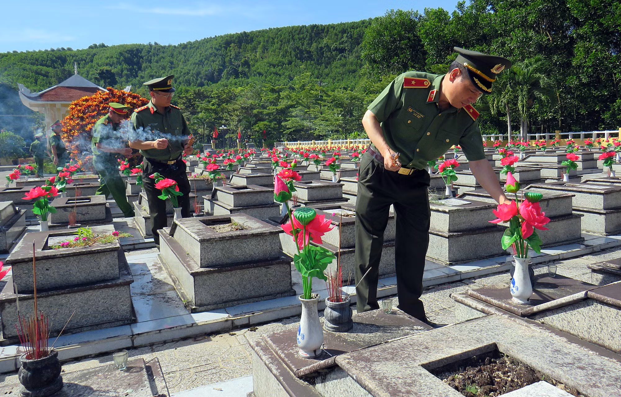 Tri ân các anh hùng, liệt sĩ An ninh khu V -0