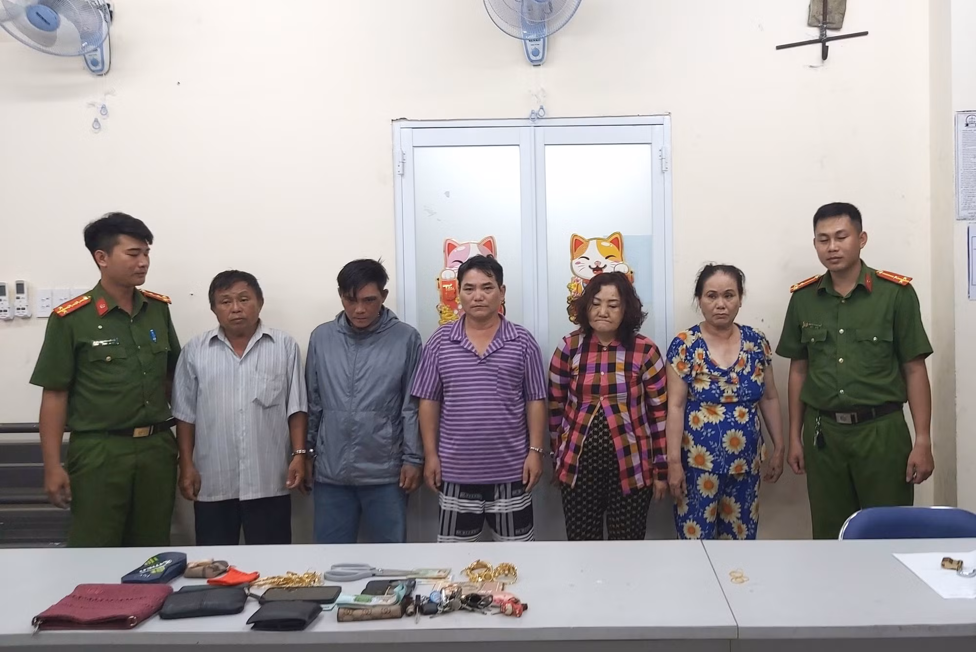 Công an TP Hồ Chí Minh triệt phá nhóm “diễn viên đường phố” chuyên lừa đảo chiếm đoạt tài sản -0