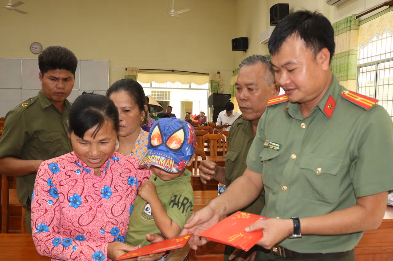 Công an tỉnh Trà Vinh quyết tâm thực hiện thắng lợi Nghị quyết 12 của Bộ Chính trị -0