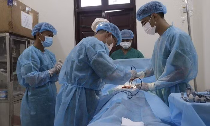Bệnh xá đảo Phan Vinh phẫu thuật cấp cứu ngư dân viêm ruột thừa cấp -0