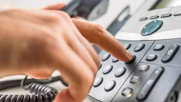 Gọi 2.761 cuộc cho tổng đài khẩn cấp vì… cô đơn