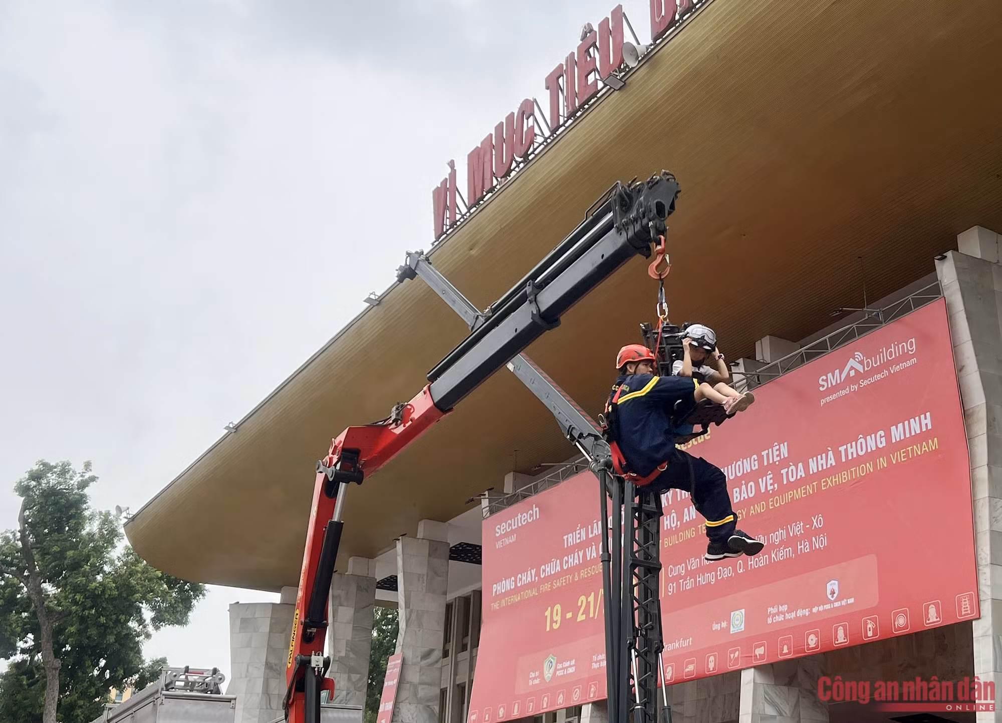 Những hình ảnh "nóng hổi" về triển lãm PCCC tại Hà Nội ảnh 3 12.000 lượt khách tham quan triển lãm về lĩnh vực PCCC có quy mô lớn -1
