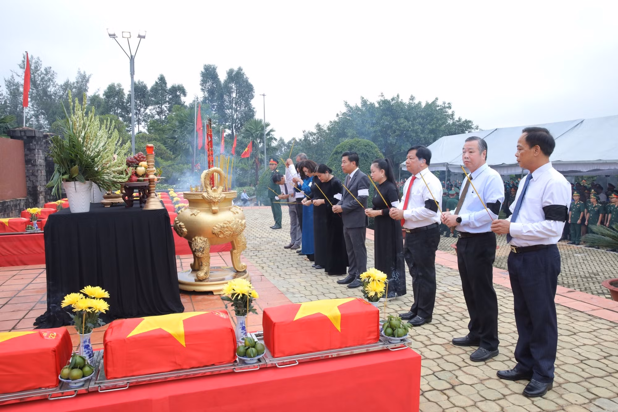 An táng 114 hài cốt liệt sỹ Quan tình nguyện Việt Nam hy sinh trên chiến trường Campuchia và trong nước -0