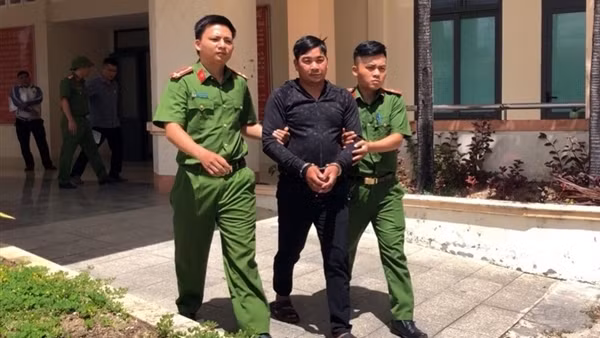 Khen thưởng đơn vị khám phá nhanh vụ giết người, cướp tài sản