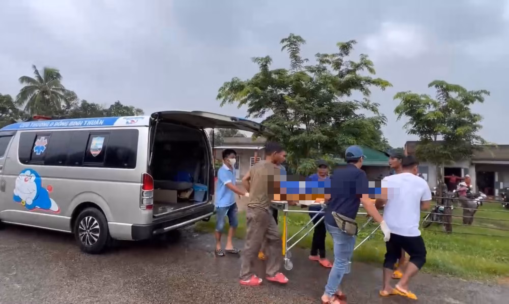 Sập tường gạch nhà vệ sinh cũ, một người tử vong -0