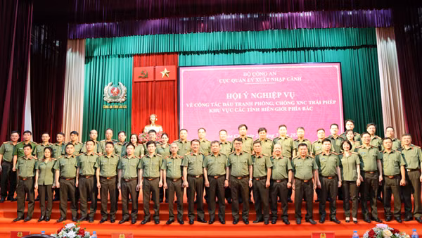Hội ý nghiệp vụ về công tác đấu tranh phòng, chống xuất nhập cảnh trái phép