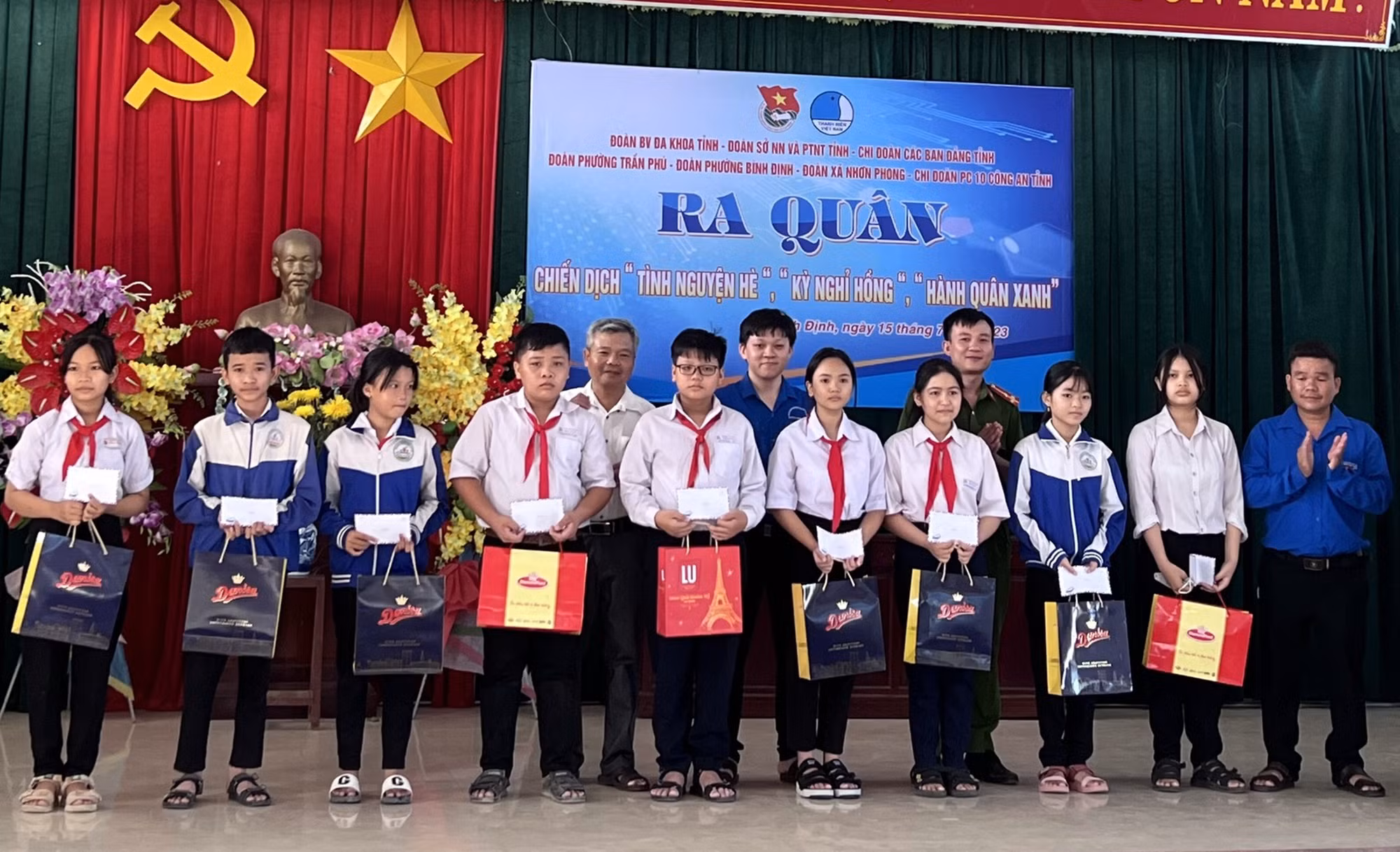 Tuổi trẻ Bình Định tổ chức nhiều hoạt động đền ơn, đáp nghĩa -0
