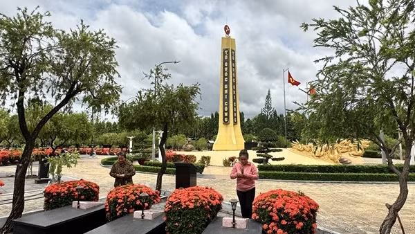 Bà Năm quản trang "36 năm chăm sóc phần mộ các Anh hùng Liệt sĩ ở huyện Đất Đỏ