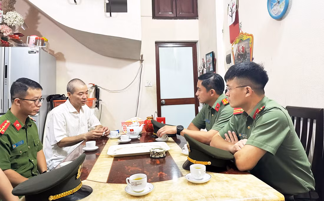 Ban Thanh niên CAND thăm hỏi, động viên thân nhân các gia đình liệt sĩ CAND -0