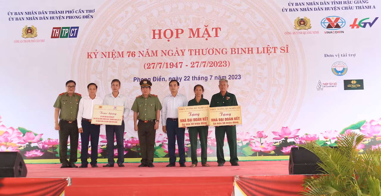 Hoạt động nghĩa tình với người có công, gia đình chính sách vùng đất Tây Đô anh hùng -1