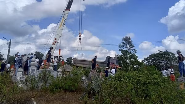 “Lùi xe” vào giờ cấm lưu thông, tài xế xe ben gây tai nạn chết người