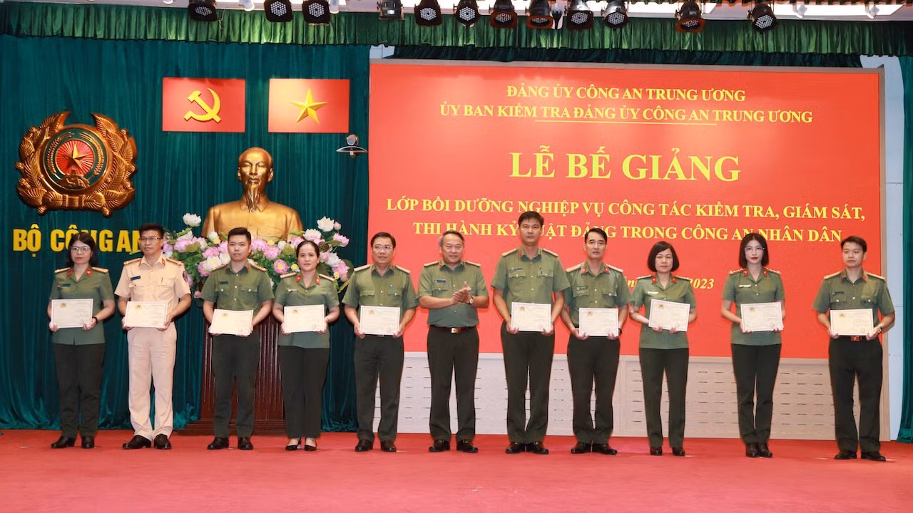 Bế giảng lớp bồi dưỡng nghiệp vụ kiểm tra giám sát -0