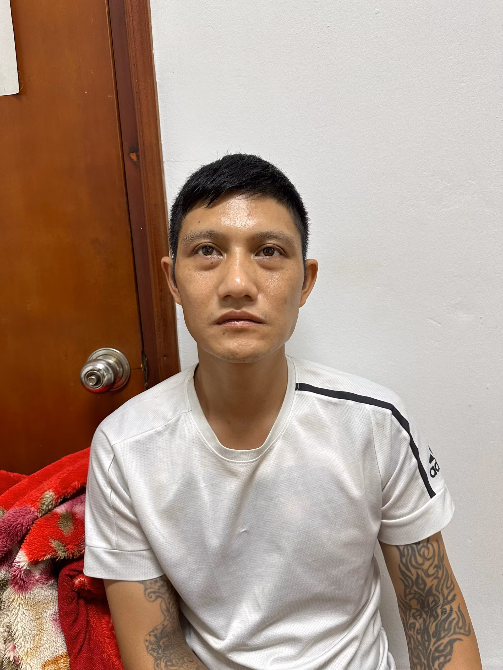  Bắt giữ đối tượng chuyên cướp giật điện thoại của phụ nữ chở theo con nhỏ -0