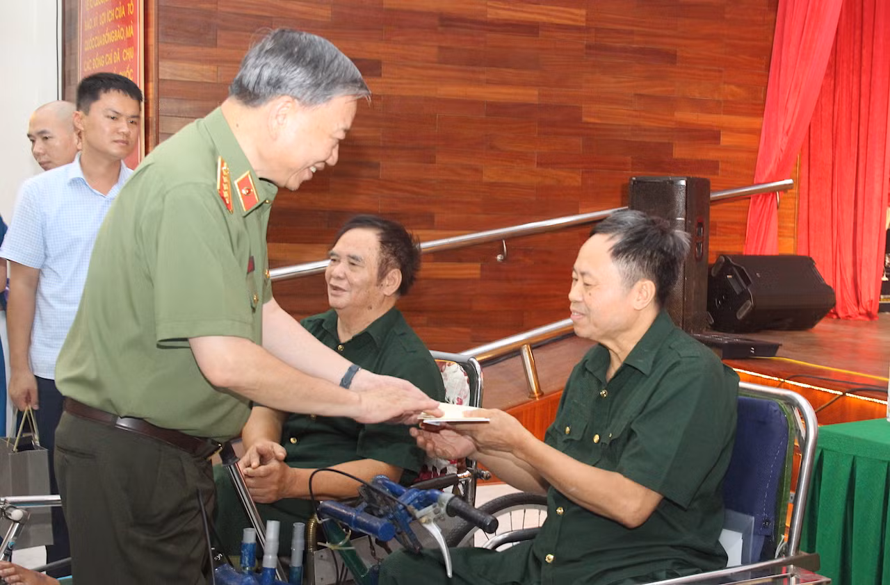 Lực lượng CAND luôn ghi nhớ công ơn và tỏ lòng 