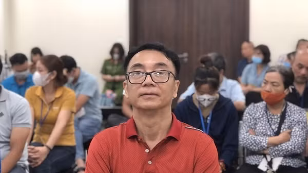 VKS khẳng định bị cáo Trần Hùng nhận hối lộ 300 triệu đồng, Luật sư đề nghị trả tự do ngay tại tòa